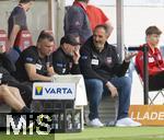 19.04.2025, Fussball 1. Bundesliga 2024/2025, 30. Spieltag, 1.FC Heidenheim - FC Bayern Mnchen, in der Voith-Arena Heidenheim. re: Trainer Frank Schmidt (1. FC Heidenheim 1846) nachdenklich 