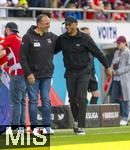 19.04.2025, Fussball 1. Bundesliga 2024/2025, 30. Spieltag, 1.FC Heidenheim - FC Bayern Mnchen, in der Voith-Arena Heidenheim. v.li: Trainer Frank Schmidt (1. FC Heidenheim 1846) und Trainer Vincent Kompany (FC Bayern Mnchen) vor dem Spiel