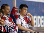 19.04.2025, Fussball 1. Bundesliga 2024/2025, 30. Spieltag, 1.FC Heidenheim - FC Bayern Mnchen, in der Voith-Arena Heidenheim. Min-jae Kim (Bayern Mnchen, Minjae Kim) nachdenklich auf der Bank.