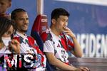 19.04.2025, Fussball 1. Bundesliga 2024/2025, 30. Spieltag, 1.FC Heidenheim - FC Bayern Mnchen, in der Voith-Arena Heidenheim. Min-jae Kim (Bayern Mnchen, Minjae Kim) nachdenklich auf der Bank.