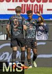 19.04.2025, Fussball 1. Bundesliga 2024/2025, 30. Spieltag, 1.FC Heidenheim - FC Bayern Mnchen, in der Voith-Arena Heidenheim. Torjubel Kingsley Coman (FC Bayern Mnchen) mit Harry Kane (FC Bayern Mnchen) n