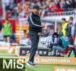 19.04.2025, Fussball 1. Bundesliga 2024/2025, 30. Spieltag, 1.FC Heidenheim - FC Bayern Mnchen, in der Voith-Arena Heidenheim. Torjubel Trainer Vincent Kompany (FC Bayern Mnchen) 