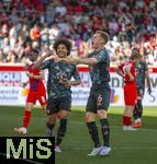 19.04.2025, Fussball 1. Bundesliga 2024/2025, 30. Spieltag, 1.FC Heidenheim - FC Bayern Mnchen, in der Voith-Arena Heidenheim. Torjubel Joshua Kimmich (re, FC Bayern Mnchen) mit Serge Gnabry (FC Bayern Mnchen) ohne Kapitnsbinde zum 4:0 Tor.