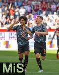 19.04.2025, Fussball 1. Bundesliga 2024/2025, 30. Spieltag, 1.FC Heidenheim - FC Bayern Mnchen, in der Voith-Arena Heidenheim. Torjubel Joshua Kimmich (re, FC Bayern Mnchen) mit Serge Gnabry (FC Bayern Mnchen) ohne Kapitnsbinde zum 4:0 Tor.
