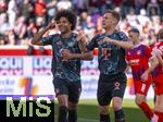 19.04.2025, Fussball 1. Bundesliga 2024/2025, 30. Spieltag, 1.FC Heidenheim - FC Bayern Mnchen, in der Voith-Arena Heidenheim. Torjubel Joshua Kimmich (re, FC Bayern Mnchen) mit Serge Gnabry (FC Bayern Mnchen) ohne Kapitnsbinde zum 4:0 Tor.