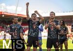 19.04.2025, Fussball 1. Bundesliga 2024/2025, 30. Spieltag, 1.FC Heidenheim - FC Bayern Mnchen, in der Voith-Arena Heidenheim. Schlussjubel nach dem Sieg, Leroy Sane (Bayern Mnchen), Joshua Kimmich (FC Bayern Mnchen), Thomas Mller (FC Bayern Mnchen), Harry Kane (FC Bayern Mnchen),