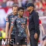 19.04.2025, Fussball 1. Bundesliga 2024/2025, 30. Spieltag, 1.FC Heidenheim - FC Bayern Mnchen, in der Voith-Arena Heidenheim.  Harry Kane (FC Bayern Mnchen), Trainer Vincent Kompany (FC Bayern Mnchen), Kingsley Coman (FC Bayern Mnchen), 