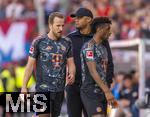 19.04.2025, Fussball 1. Bundesliga 2024/2025, 30. Spieltag, 1.FC Heidenheim - FC Bayern Mnchen, in der Voith-Arena Heidenheim.  Harry Kane (FC Bayern Mnchen), Trainer Vincent Kompany (FC Bayern Mnchen), Kingsley Coman (FC Bayern Mnchen), 