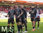 19.04.2025, Fussball 1. Bundesliga 2024/2025, 30. Spieltag, 1.FC Heidenheim - FC Bayern Mnchen, in der Voith-Arena Heidenheim. Schlussjubel nach dem Sieg, Joshua Kimmich (FC Bayern Mnchen), Thomas Mller (FC Bayern Mnchen), Konrad Laimer (FC Bayern Mnchen),  Min-jae Kim (Bayern Mnchen, Minjae Kim) 
