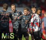 19.04.2025, Fussball 1. Bundesliga 2024/2025, 30. Spieltag, 1.FC Heidenheim - FC Bayern Mnchen, in der Voith-Arena Heidenheim. Thomas Mller (FC Bayern Mnchen), Harry Kane (FC Bayern Mnchen), Joshua Kimmich (FC Bayern Mnchen) Michael Olise (FC Bayern Mnchen) 