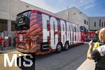 19.04.2025, Fussball 1. Bundesliga 2024/2025, 30. Spieltag, 1.FC Heidenheim - FC Bayern Mnchen, in der Voith-Arena Heidenheim. Der Bayern-Mannschaftsbus parkt vor dem Stadion.