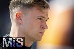 19.04.2025, Fussball 1. Bundesliga 2024/2025, 30. Spieltag, 1.FC Heidenheim - FC Bayern Mnchen, in der Voith-Arena Heidenheim. Joshua Kimmich (FC Bayern Mnchen) nachdenklich 