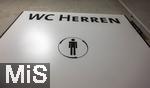 19.04.2025, Fussball 1. Bundesliga 2024/2025, 30. Spieltag, 1.FC Heidenheim - FC Bayern Mnchen, in der Voith-Arena Heidenheim.  Tre in den Katakomben: WC Herren