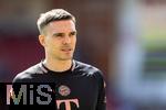 19.04.2025, Fussball 1. Bundesliga 2024/2025, 30. Spieltag, 1.FC Heidenheim - FC Bayern Mnchen, in der Voith-Arena Heidenheim. Joao Palhinha (FC Bayern Mnchen) nachdenklich 