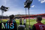 19.04.2025, Fussball 1. Bundesliga 2024/2025, 30. Spieltag, 1.FC Heidenheim - FC Bayern Mnchen, in der Voith-Arena Heidenheim. Sportvorstand Max Eberl (Bayern Mnchen) beim Interview vor dem Spiel.