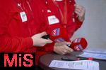 19.04.2025, Fussball 1. Bundesliga 2024/2025, 30. Spieltag, 1.FC Heidenheim - FC Bayern Mnchen, in der Voith-Arena Heidenheim. Stadionsprecher mit dem Mikrofon.