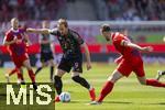 19.04.2025, Fussball 1. Bundesliga 2024/2025, 30. Spieltag, 1.FC Heidenheim - FC Bayern Mnchen, in der Voith-Arena Heidenheim. Harry Kane (FC Bayern Mnchen) am Ball 