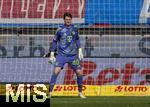 19.04.2025, Fussball 1. Bundesliga 2024/2025, 30. Spieltag, 1.FC Heidenheim - FC Bayern Mnchen, in der Voith-Arena Heidenheim. Torwart Jonas Urbig (FC Bayern Mnchen)