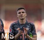 19.04.2025, Fussball 1. Bundesliga 2024/2025, 30. Spieltag, 1.FC Heidenheim - FC Bayern Mnchen, in der Voith-Arena Heidenheim. Schlussjubel, Joao Palhinha (FC Bayern Mnchen) 