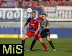 19.04.2025, Fussball 1. Bundesliga 2024/2025, 30. Spieltag, 1.FC Heidenheim - FC Bayern Mnchen, in der Voith-Arena Heidenheim. v.li: Adrian Beck (1. FC Heidenheim 1846) gegen Josip Stanisic (Bayern Mnchen) 