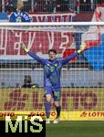 19.04.2025, Fussball 1. Bundesliga 2024/2025, 30. Spieltag, 1.FC Heidenheim - FC Bayern Mnchen, in der Voith-Arena Heidenheim. Torwart Jonas Urbig (FC Bayern Mnchen) 