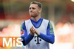 19.04.2025, Fussball 1. Bundesliga 2024/2025, 30. Spieltag, 1.FC Heidenheim - FC Bayern Mnchen, in der Voith-Arena Heidenheim. Schlussjubel, Torwart Daniel Peretz (FC Bayern Mnchen) 