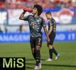19.04.2025, Fussball 1. Bundesliga 2024/2025, 30. Spieltag, 1.FC Heidenheim - FC Bayern Mnchen, in der Voith-Arena Heidenheim. Leroy Sane (Bayern Mnchen) trinkt 