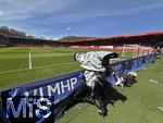 19.04.2025, Fussball 1. Bundesliga 2024/2025, 30. Spieltag, 1.FC Heidenheim - FC Bayern Mnchen, in der Voith-Arena Heidenheim. Kamera am Spielfeldrand vor dem Spiel.