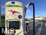 22.04.2025, Elektroauto-Ladesulen von IONITY an der Raststtte Lonetal West,  neben der Autobahn A7. Nur ein Tesla ldt am sonst leeren Ladeplatz an der Schnelladesule.