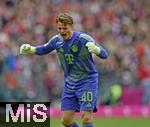 26.04.2025, Fussball 1. Bundesliga 2024/2025, 31. Spieltag,  FC Bayern Mnchen - 1.FSV Mainz 05, in der Allianz-Arena Mnchen. Torwart Jonas Urbig (FC Bayern Mnchen) jubelt



