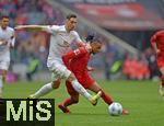 26.04.2025, Fussball 1. Bundesliga 2024/2025, 31. Spieltag,  FC Bayern Mnchen - 1.FSV Mainz 05, in der Allianz-Arena Mnchen. v.l. Dominik Kohr (FSV Mainz) gegen Michael Olise (FC Bayern Mnchen) 


