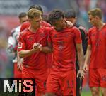 26.04.2025, Fussball 1. Bundesliga 2024/2025, 31. Spieltag,  FC Bayern Mnchen - 1.FSV Mainz 05, in der Allianz-Arena Mnchen. v.l. Joshua Kimmich (FC Bayern Mnchen) und Kingsley Coman (FC Bayern Mnchen) freuen sich nach dem Spiel.


