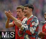 26.04.2025, Fussball 1. Bundesliga 2024/2025, 31. Spieltag,  FC Bayern Mnchen - 1.FSV Mainz 05, in der Allianz-Arena Mnchen. v.l.Thomas Mller (FC Bayern Mnchen) und Aleksandar Pavlovic (Bayern Mnchen)   jubeln zum Schluss


