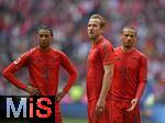26.04.2025, Fussball 1. Bundesliga 2024/2025, 31. Spieltag,  FC Bayern Mnchen - 1.FSV Mainz 05, in der Allianz-Arena Mnchen. Harry Kane (FC Bayern Mnchen) unzufrieden. v.l. Michael Olise (FC Bayern Mnchen), Harry Kane (FC Bayern Mnchen) und Leroy Sane (Bayern Mnchen) 


