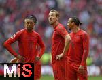 26.04.2025, Fussball 1. Bundesliga 2024/2025, 31. Spieltag,  FC Bayern Mnchen - 1.FSV Mainz 05, in der Allianz-Arena Mnchen. Harry Kane (FC Bayern Mnchen) unzufrieden. v.l. Michael Olise (FC Bayern Mnchen), Harry Kane (FC Bayern Mnchen) und Leroy Sane (Bayern Mnchen) 


