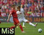 26.04.2025, Fussball 1. Bundesliga 2024/2025, 31. Spieltag,  FC Bayern Mnchen - 1.FSV Mainz 05, in der Allianz-Arena Mnchen. 
v.l. Joshua Kimmich (FC Bayern Mnchen) gegen Kaishu Sano (FSV Mainz) 

