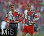 26.04.2025, Fussball 1. Bundesliga 2024/2025, 31. Spieltag,  FC Bayern Mnchen - 1.FSV Mainz 05, in der Allianz-Arena Mnchen. v.l. Thomas Mller (FC Bayern Mnchen) und Leon Goretzka (FC Bayern Mnchen) nachdenklich beim Aufwrmen 


