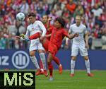 26.04.2025, Fussball 1. Bundesliga 2024/2025, 31. Spieltag,  FC Bayern Mnchen - 1.FSV Mainz 05, in der Allianz-Arena Mnchen. v.l. Nadiem Amiri (FSV Mainz) gegen Serge Gnabry (FC Bayern Mnchen) 


