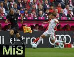 26.04.2025, Fussball 1. Bundesliga 2024/2025, 31. Spieltag,  FC Bayern Mnchen - 1.FSV Mainz 05, in der Allianz-Arena Mnchen. v.l. Min-jae Kim (Bayern Mnchen, Minjae Kim) gegen Kaishu Sano (FSV Mainz) 


