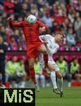 26.04.2025, Fussball 1. Bundesliga 2024/2025, 31. Spieltag,  FC Bayern Mnchen - 1.FSV Mainz 05, in der Allianz-Arena Mnchen. v.l. Leroy Sane (Bayern Mnchen) gegen Nikolas Veratschnig (FSV Mainz) 


