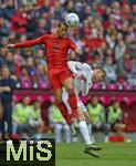 26.04.2025, Fussball 1. Bundesliga 2024/2025, 31. Spieltag,  FC Bayern Mnchen - 1.FSV Mainz 05, in der Allianz-Arena Mnchen. v.l. Leroy Sane (Bayern Mnchen) gegen Nikolas Veratschnig (FSV Mainz) 


