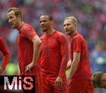 26.04.2025, Fussball 1. Bundesliga 2024/2025, 31. Spieltag,  FC Bayern Mnchen - 1.FSV Mainz 05, in der Allianz-Arena Mnchen. Harry Kane (FC Bayern Mnchen) ist unzufrieden. v.l. Harry Kane (FC Bayern Mnchen), Leroy Sane (Bayern Mnchen) und Konrad Laimer (FC Bayern Mnchen) 



