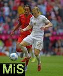 26.04.2025, Fussball 1. Bundesliga 2024/2025, 31. Spieltag,  FC Bayern Mnchen - 1.FSV Mainz 05, in der Allianz-Arena Mnchen. v.l. Jonah Kusi-Asare (Bayern Mnchen) gegen Andreas Hanche Olsen (FSV Mainz) 


