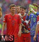 26.04.2025, Fussball 1. Bundesliga 2024/2025, 31. Spieltag,  FC Bayern Mnchen - 1.FSV Mainz 05, in der Allianz-Arena Mnchen. v.l. Thomas Mller (FC Bayern Mnchen) und Aleksandar Pavlovic (Bayern Mnchen)  


