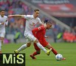 26.04.2025, Fussball 1. Bundesliga 2024/2025, 31. Spieltag,  FC Bayern Mnchen - 1.FSV Mainz 05, in der Allianz-Arena Mnchen. v.l. Dominik Kohr (FSV Mainz) gegen Michael Olise (FC Bayern Mnchen) 



