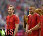 26.04.2025, Fussball 1. Bundesliga 2024/2025, 31. Spieltag,  FC Bayern Mnchen - 1.FSV Mainz 05, in der Allianz-Arena Mnchen. v.l. Harry Kane (FC Bayern Mnchen) und Eric Dier (FC Bayern Mnchen) jubeln.


