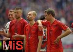 26.04.2025, Fussball 1. Bundesliga 2024/2025, 31. Spieltag,  FC Bayern Mnchen - 1.FSV Mainz 05, in der Allianz-Arena Mnchen. v.l. Konrad Laimer (FC Bayern Mnchen) und Thomas Mller (FC Bayern Mnchen) haben so Spass 


