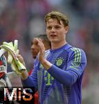26.04.2025, Fussball 1. Bundesliga 2024/2025, 31. Spieltag,  FC Bayern Mnchen - 1.FSV Mainz 05, in der Allianz-Arena Mnchen. Torwart Jonas Urbig (FC Bayern Mnchen) jubelt.


