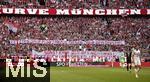 10.05.2025, Fussball 1. Bundesliga 2024/2025, 33. Spieltag, FC Bayern Mnchen - Borussia Mnchengladbach, in der Allianz-Arena Mnchen. Plakat im Bayern Fanblock

