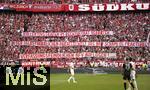 10.05.2025, Fussball 1. Bundesliga 2024/2025, 33. Spieltag, FC Bayern Mnchen - Borussia Mnchengladbach, in der Allianz-Arena Mnchen. Plakat im Bayern Fanblock

